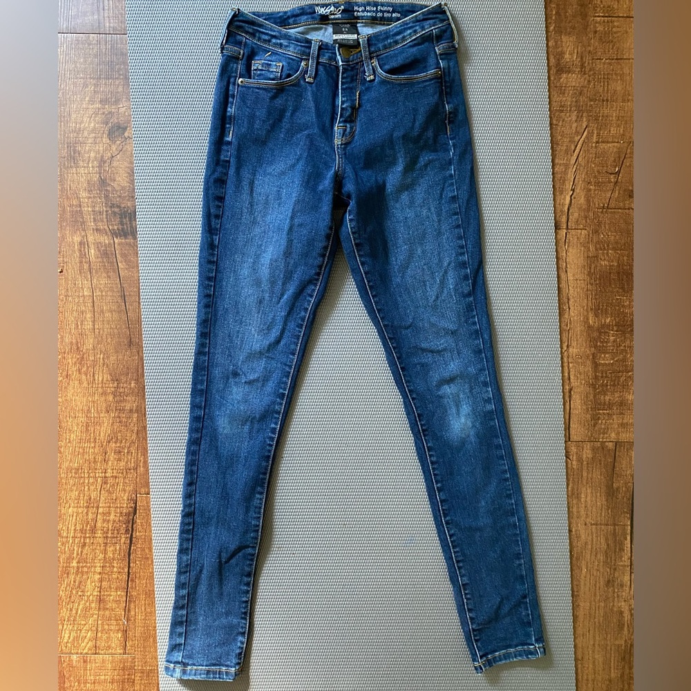 Mossimo High Rise Skinny Jeans. Size 25. Lightly used